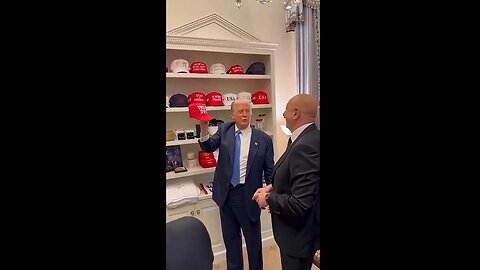 😂 President Trump shows the President of Azerbaijan a “Trump 2028” hat