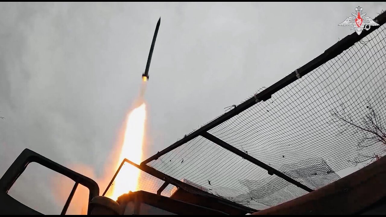 🇷🇺 🏹 🎬 🪖 The BM-21 Grad multiple rocket launcher system