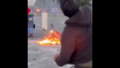 There was NO violence??🤦🏻‍♂️