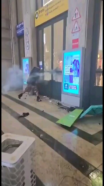 Milan, Italiy A massive pro-Palestinian mob stormed the central train station