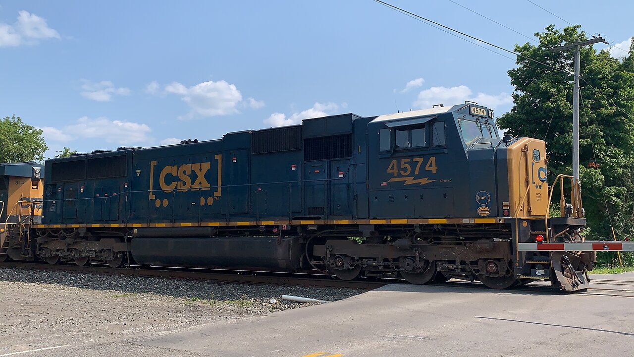 CSX Train SD70MAC 4574 with 814 in tow gives us a horn salute(short)