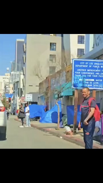 LIFE ON THE STREETS🚏⛺️🧎‍♂️🚔IN DOWNTOWN LOS ANGELE🚶🏻👮🚨🏪💫