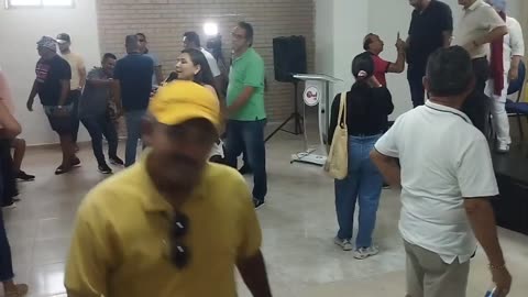 Abuchean a Agmeth Escaf en asamblea popular en el Parque Muvdi