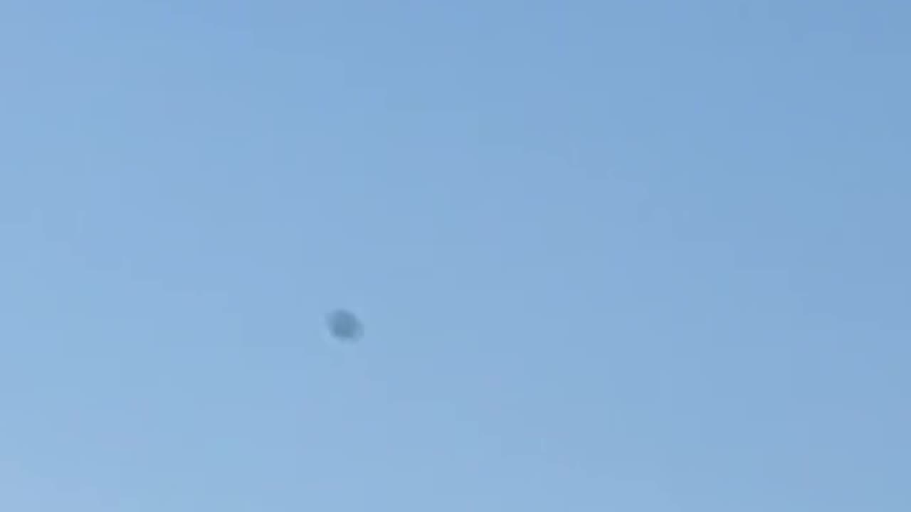 🤬 The moment of arrival of 3 Russian jet UAVs in Zaporizhzhia.