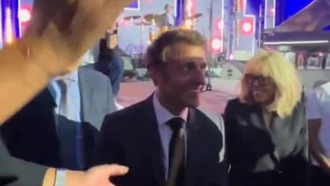 Macron relaxes with his wife. Do you find Brigitte attractive?