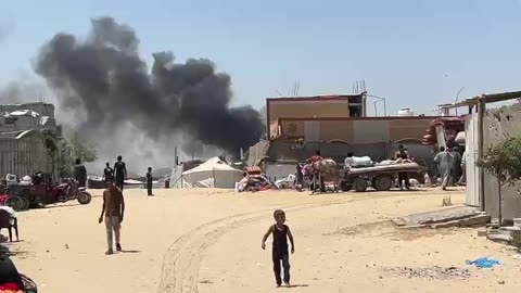 The occupation continues to burn the tents of the displaced Palestinian