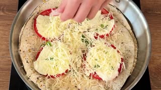 Tortilla pizza hack with sausages🍕🍽️