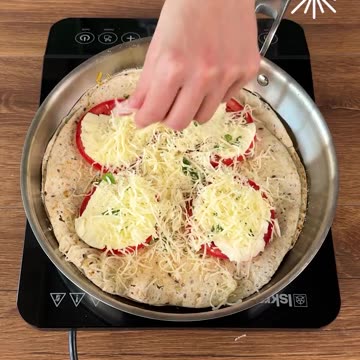 Tortilla pizza hack with sausages🍕🍽️