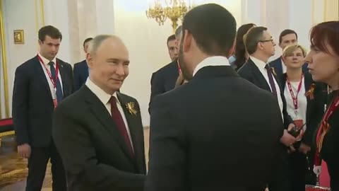 Putin se zdraví se světovými lídry