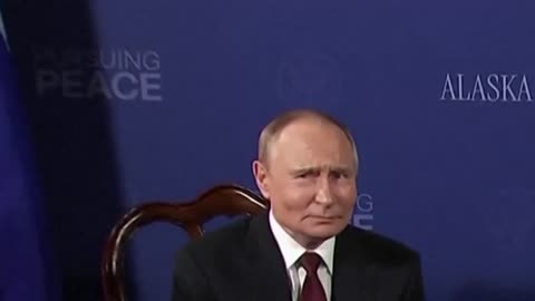 Putin makes faces as the press fires off questions