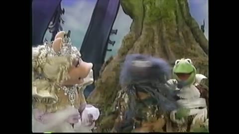 Muppet Songs_ Kermit and Miss Piggy - Gotta Get That Name