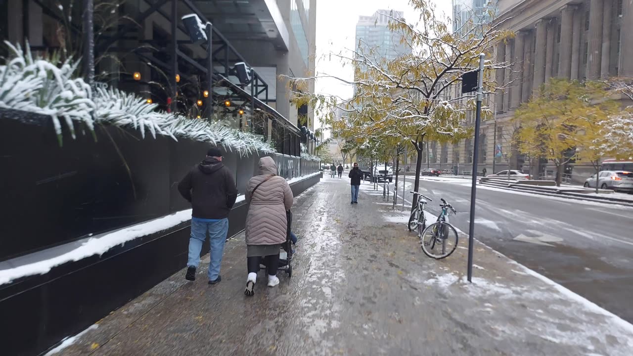 【4K】Toronto’s First Snowfall 2025 ❄️ Downtown Snow Walk 🌨️ Canada 🇨🇦