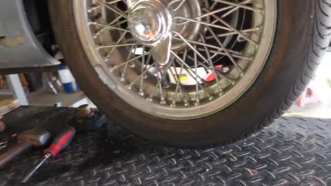 1964 Triumph TR4 Rear Wheel Cylinder Replacement