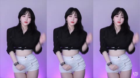 Korean girl sexy dancing in livestreaming 🩰