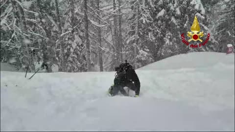 Avalanches, how firefighters train under the snow of Fiuli Venezia Giulia with the use of Arva