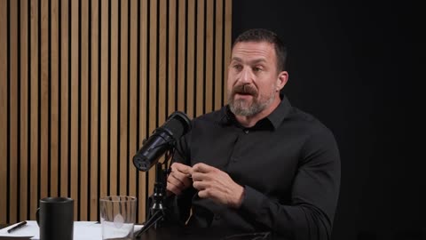 How Men & Women Express Emotions | Lori Gottlieb & Dr. Andrew Huberman