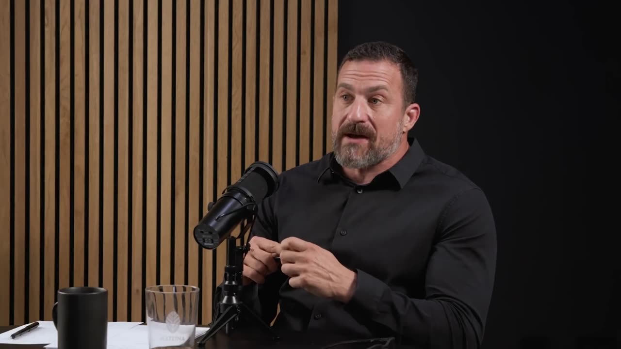 How Men & Women Express Emotions | Lori Gottlieb & Dr. Andrew Huberman