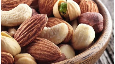 गर्मियों में बादाम और पिस्ता खाने के तीन ज़बरदस्त फायदे #health #shorts #viral #trending #like #fact