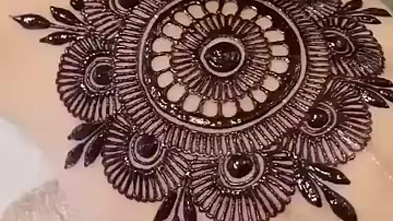 simple Tikka mehandi design for back hand shes mehandi design