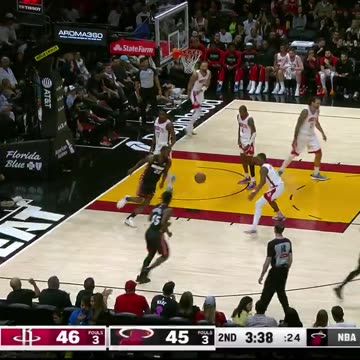 NBA - Andrew Wiggins flashes some POWER at the rim 💪