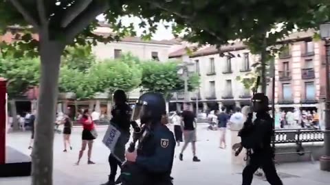 🇪🇸 Police in Alcalá de Henares fired rubber bullets at a patriotic demonstration