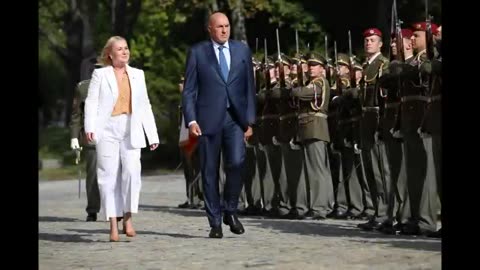 JEDINEČNÁ | [VOX LEGION] – Píseň o největší shopaholičce AČR
