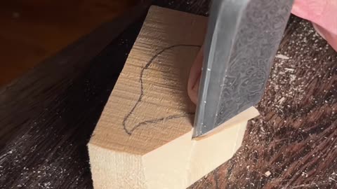 Lovely handmade wood carving: little sparrow