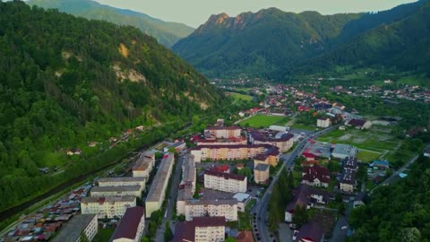 Brezoi Town Festival Surrounded by Mountains | Festivalul din Brezoi în Munți