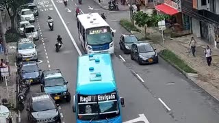 La pelea de película de dos conductores en Itagüí