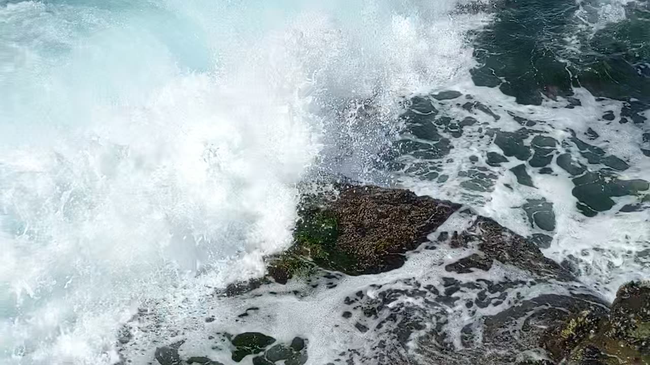Classic Crashing Waves at La Jolla #beach #waves - San Diego California - #shorts NATURE