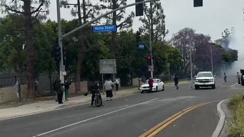 Left Wing nuts throw rocks at Federal Immigration officials (CA)