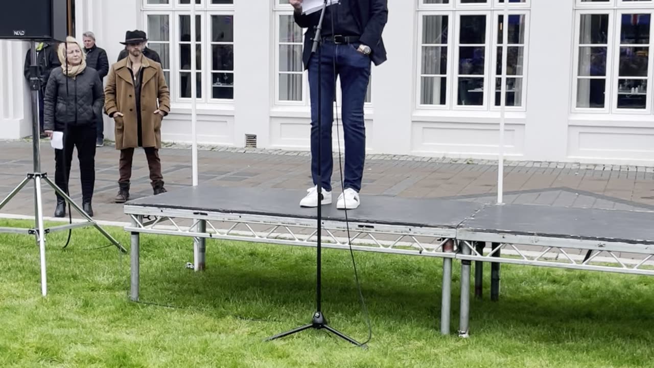 Ísland þvert á flokka