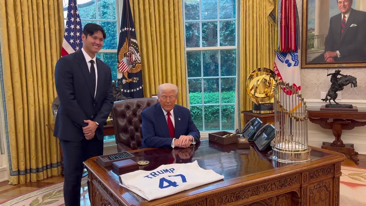 Trump's Unexpected Move: Dodgers Snap a Pic with the Declaration! 📸
