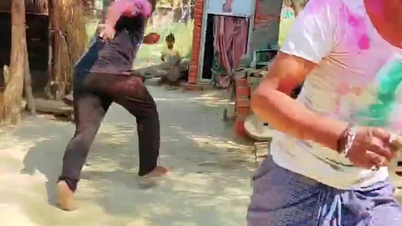 Bhag jaldi bhag nahin color lag jaaye re