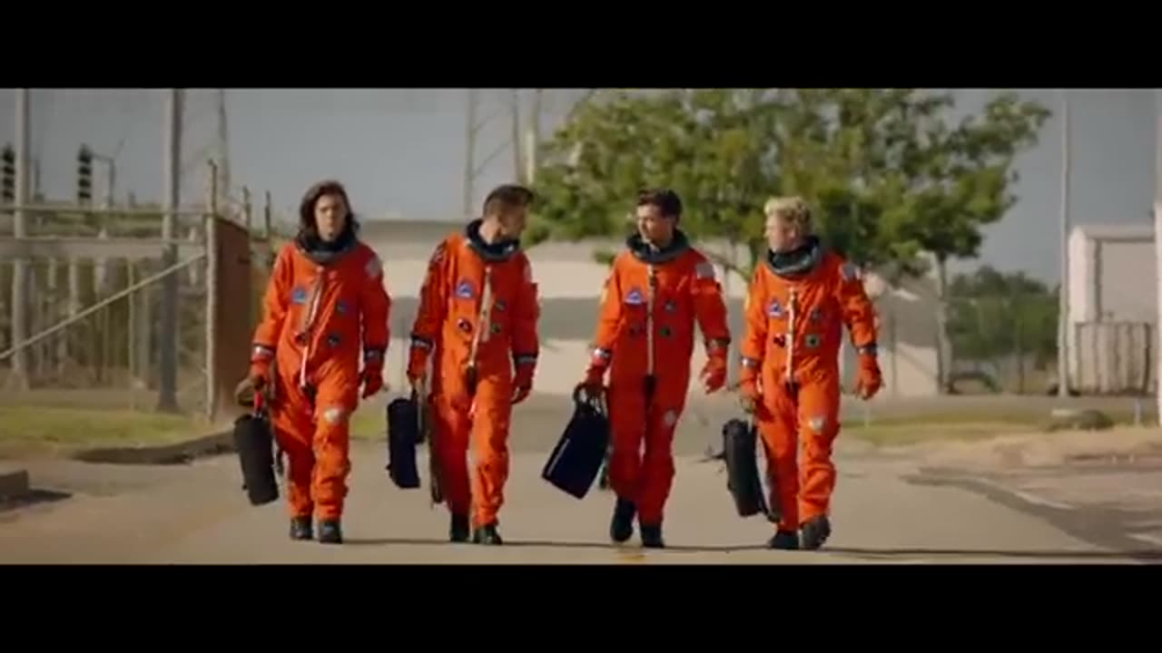 One Direction - Drag Me Down (Official Video)