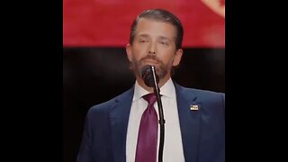 El hijo de Trump imita cómo le regaña su padre