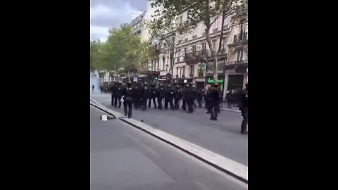 French people: WE WANT MACRON OUT!!!