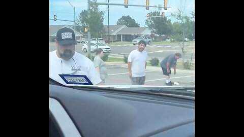 Texas man confronts family littering, forces them to clean it up