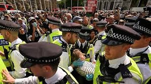 Shocking exposed tyrant Globalist Elite UK arrest citizens for carrying 1000gbp cash on them