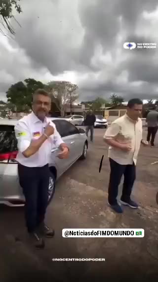 Enquanto muitos sofrem numa prisão, Alcolumbre dança.