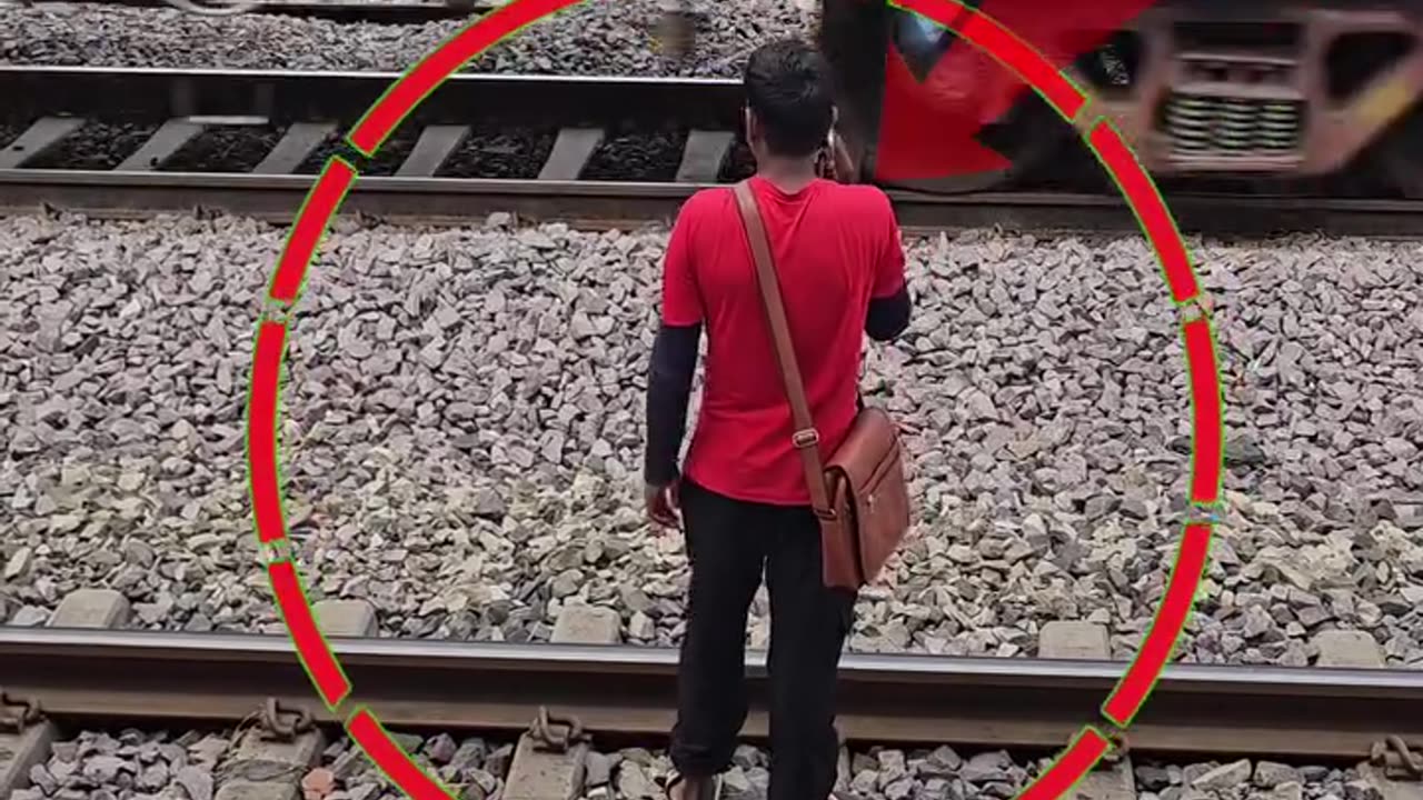 A man jump frant of the train,,😭😭