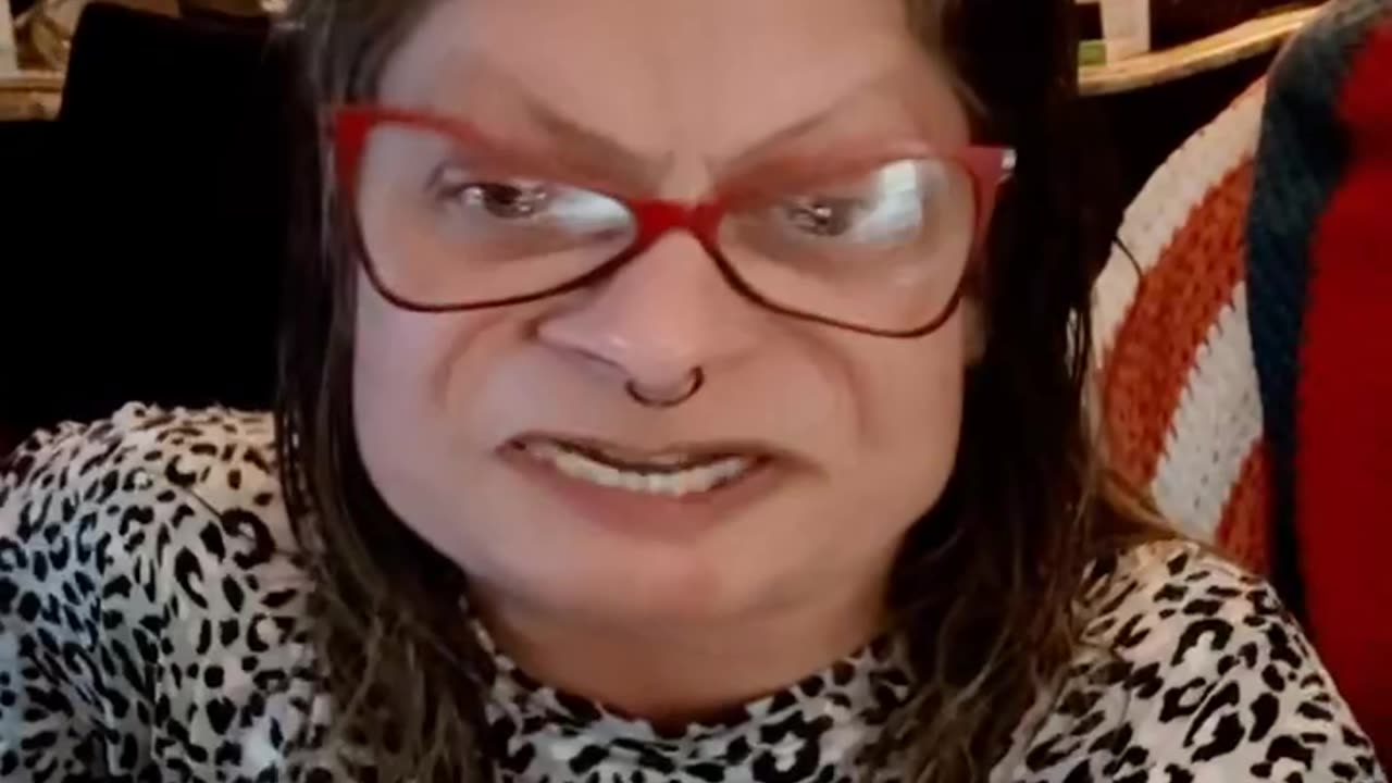STSPOD's Aunt Cheryl has a "wasper" problem !