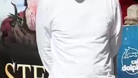 Find this stranger , win 10,000$