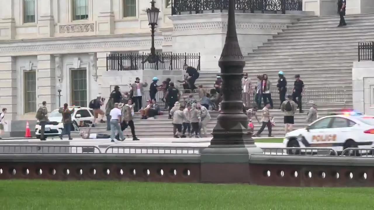 IDIOTS STORMING THE US CAPITOL BUILDING 2025