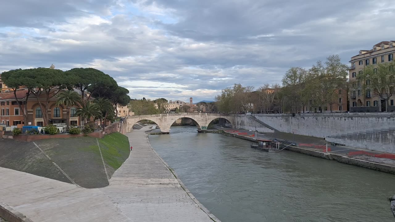 Walking towards Travestere, April 1, 2025