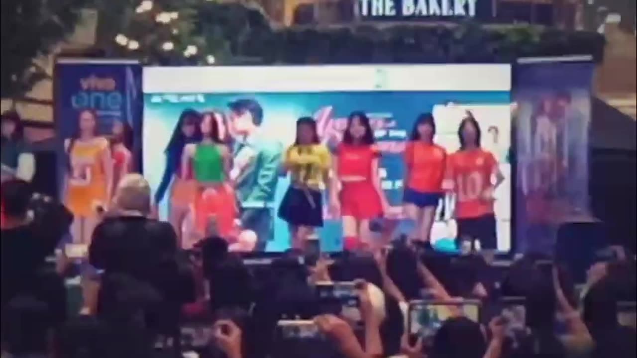Raya (P-pop Girl Group) - Bling