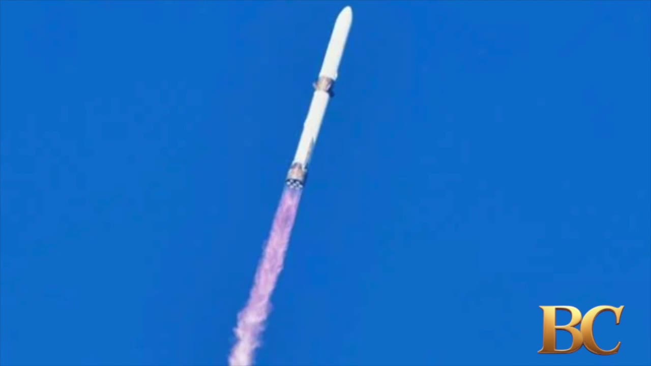 Blue Origin launches rocket carrying twin Nasa spacecraft to Mars