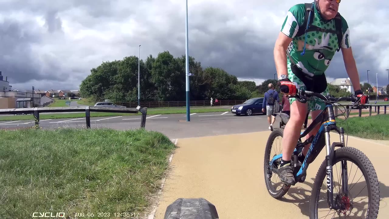 Cyclist Falls When Front Tire Bursts
