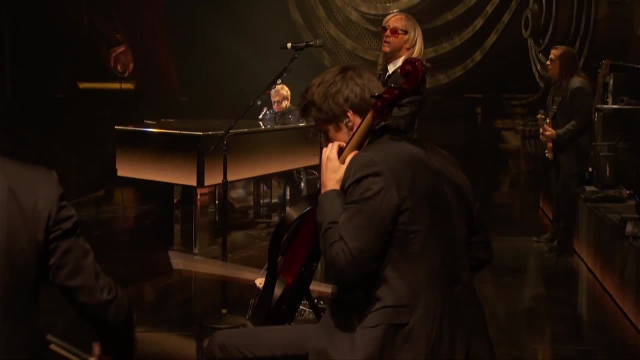 Tiny Dancer - Elton John (live)