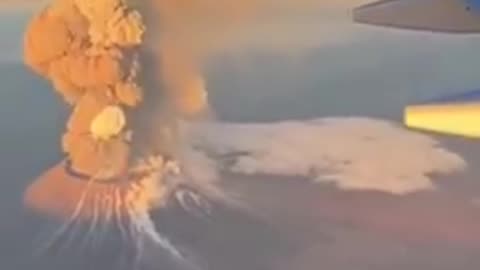 Wild footage of volcanic eruption of a ''dormant'' volcano in Ethiopia from a plane.